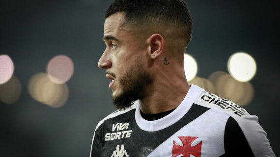 Coutinho, do Vasco, de perfil (foto: Matheus Lima/Vasco)