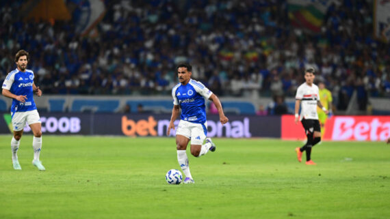 Kaiki, lateral-esquerdo do Cruzeiro, em campo diante do São Paulo, pelo Brasileiro (foto: Leandro Couri/EM/D.A Press)