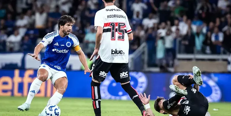Cruzeiro 1 x 0 São Paulo – Raposa vence e sonha com liderança