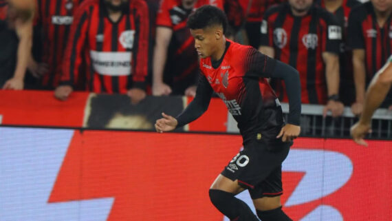 Tevis, atacante do Athletico-PR (foto: Reprodução Instagram de Tevis)