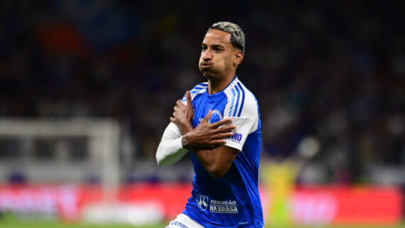 Matheus Pereira, meio-campista do Cruzeiro, comemorando gol sobre São Paulo (foto: Leandro Couri/EM/D.A Press)