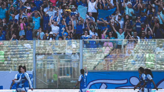 Torcida do Cruzeiro no Independência para jogo pelo Campeonato Brasileiro Feminino (foto: Gustavo Martins/Cruzeiro)