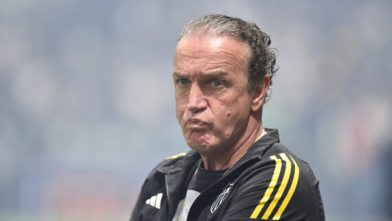 Cuca, técnico do Atlético, antes de duelo contra o Cruzeiro na Arena MRV pela Copa do Brasil (foto: Ramon Lisboa/EM/D.A. Press)