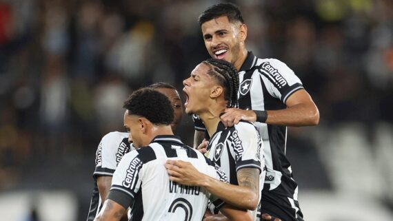 Jogadores do Botafogo comemoram gol (foto: Vitor Silva/Botafogo)