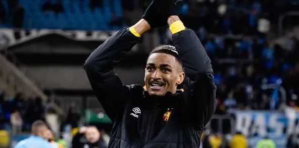 Derik Lacerda vira centroavante do Sport e encara o Vasco