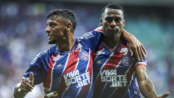 Lucho Rodríguez e Jean Lucas, do Bahia (foto: Rafael Rodrigues/EC Bahia)