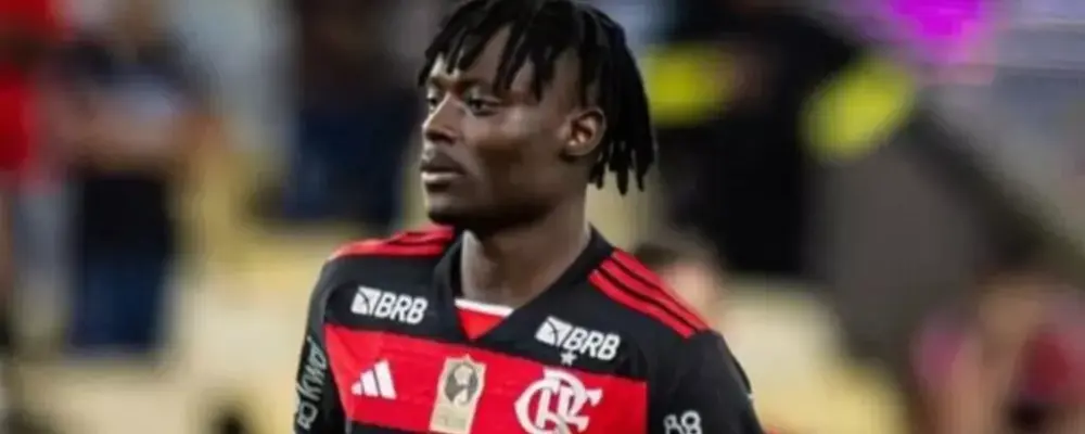 Flamengo libera atacante nigeriano para fechar com clube da Ucrânia