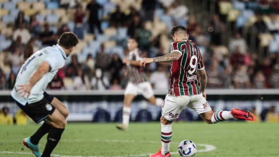 Everaldo fez o gol do Fluminense (foto: LUCAS MERÇON / FLUMINENSE F.C.)