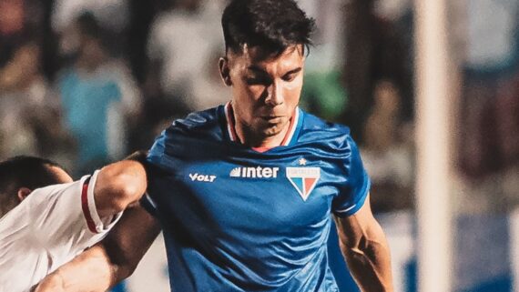 Pol Fernandez em campo pelo Fortaleza (foto: Divulgação/Fortaleza)