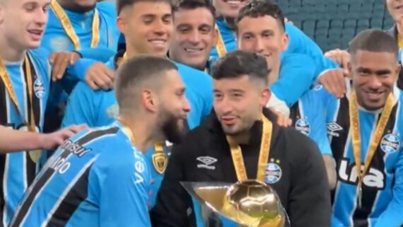 Jogadores do Grêmio comemoram título da Recopa Gaúcha (foto: Reprodução)