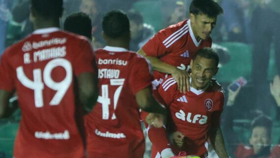 Jogadores do Internacional comemoram gol em duelo da Copa do Brasil (foto: Ricardo Duarte / Internacional)