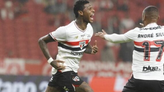 Arboleda corre pelo campo (foto: São Paulo/Divulgação)