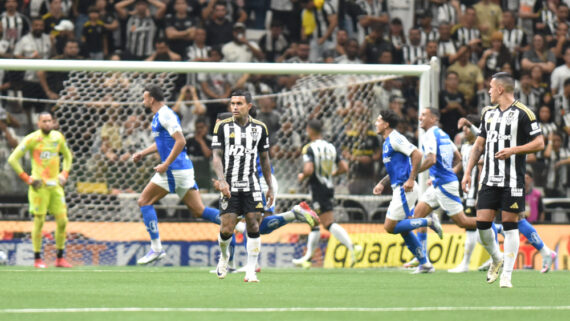 Fabrício Bruno comemora gol sobre o Atlético na Arena MRV (foto: Ramon Lisboa/EM/D.A. Press)