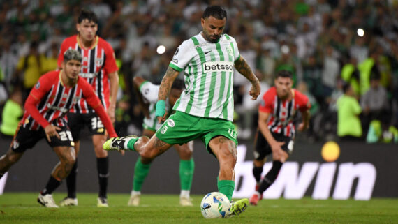 Edwin Cardona, atacante colombiano (foto: Jaime SALDARRIAGA / AFP)
