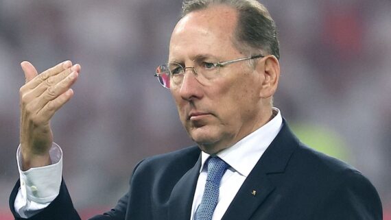 John Textor, dono do Lyon e do Botafogo (foto: FRANCK FIFE / AFP)