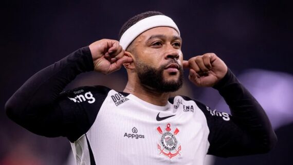 Memphis Depay comemorando (foto: Divulgação/Memphis Depay)