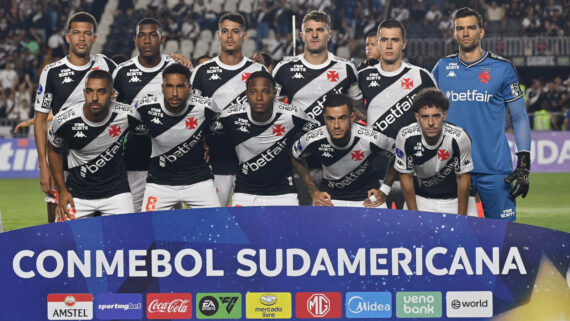 Vasco está nos playoffs da Copa Sul-Americana (foto: MAURO PIMENTEL/AFP)