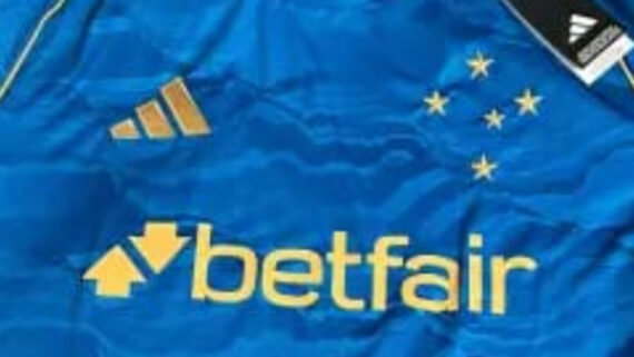 Nova terceira camisa do Cruzeiro é azul com detalhes em amarelo (foto: Reprodução)