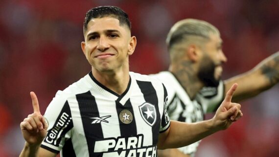 Savarino em ação pelo Botafogo (foto: Divulgação/Botafogo)