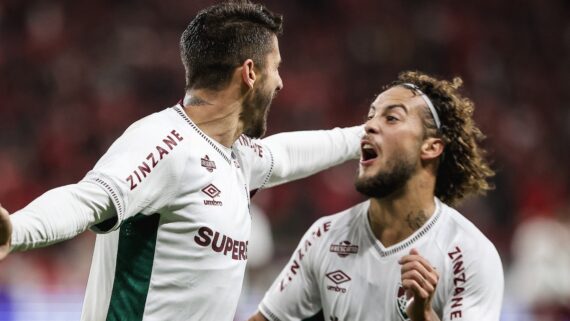 Jogadores do Fluminense comemoram gol pela Copa do Brasil (foto: LUCAS MERÇON/FLUMINENSE)