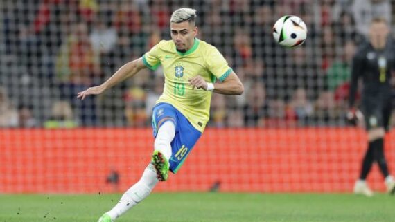 Andreas Pereira chutando bola (foto: Foto: Rafael Ribeiro/CBF)