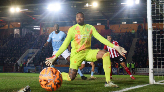 Carlos Miguel, goleiro do Nottingham Forest-ING (foto: Adrian Dennis/AFP)