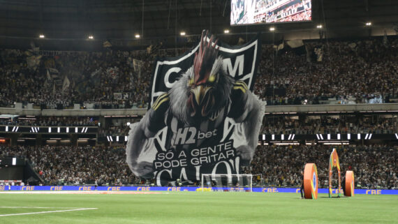 Torcida do Atlético em jogo contra o Cruzeiro na Arena MRV (foto: Edesio Ferreira/EM/D.A. Press)