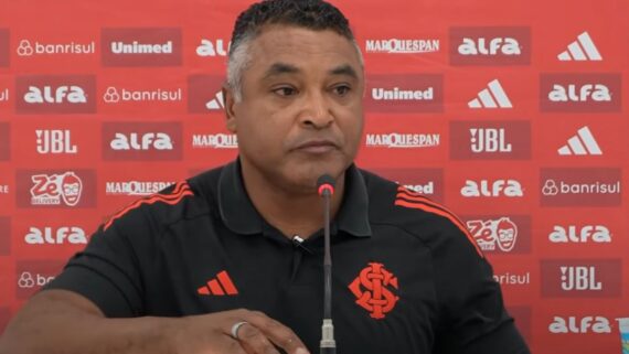 Roger Machado em coletiva pelo Internacional (foto: Reprodução/Internacional)