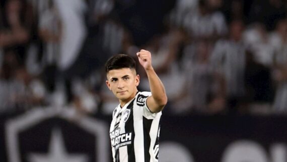 Thiago Almada em ação pelo Botafogo (foto: Divulgação/Botafogo)