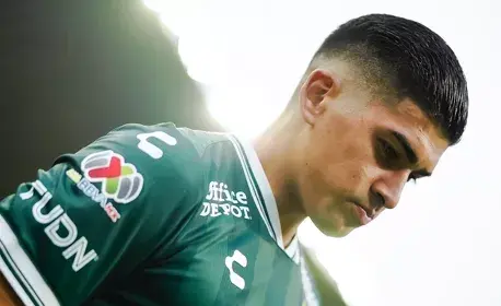 Santos fecha com Adonís Frías e reforça defesa para 2025