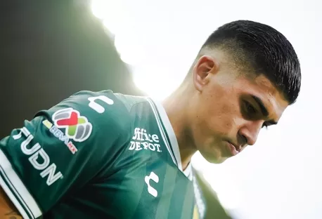 Santos fecha com Adonís Frías e reforça defesa para 2025