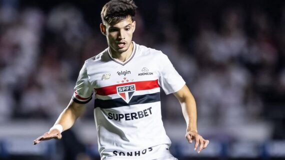 Jogador do São Paulo, em campo (foto: Divulgação/Damián Bobadilla)