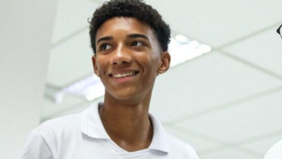 Robinho Jr, promessa de 17 anos do Santos (foto: Reinaldo Campos/Santos FC)