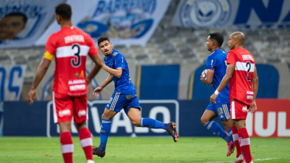 Ramon comemora gol pelo Cruzeiro contra o CRB na Série B de 2021 (foto: Bruno Haddad/Cruzeiro)
