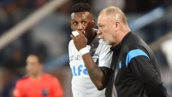 Na estreia de Mano Menezes, Grêmio empatou com Godoy Cruz (foto: Andres LARROVERE / AFP)