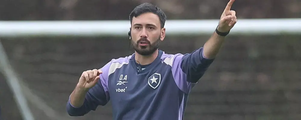 Técnico do Botafogo destaca dificuldade de atuar em São Januário