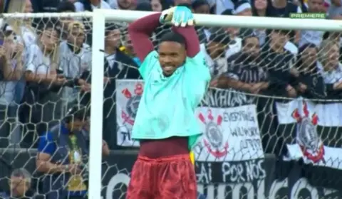Torcida do Corinthians provoca Carlos Miguel e canta: ‘Hugo Souza é seleção’