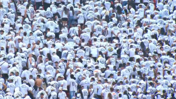 Torcida do Santos em protesto em goleada diante do Vasco (foto: Reprodução Premiere)
