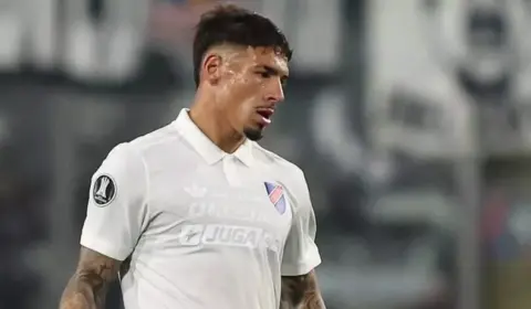 Vasco tenta a contratação de zagueiro do Colo-Colo