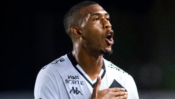 Rayan marcou o primeiro gol do Vasco contra o CSA (foto: Divulgação/Vasco)