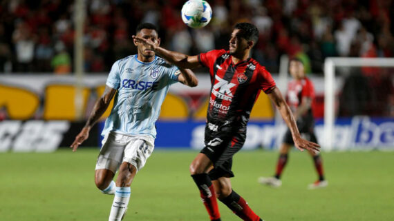 Vitória empatou com a Universidad Católica (foto: Felipe Oliveira / AFP)