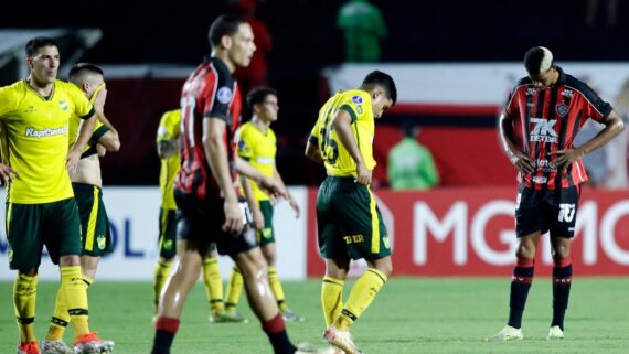 Vitória e Defensa empataram por 1 a 1 (foto: Arisson MARINHO / AFP)