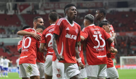 Inter vence, alivia crise e afunda Fortaleza na vice-lanterna do Brasileiro