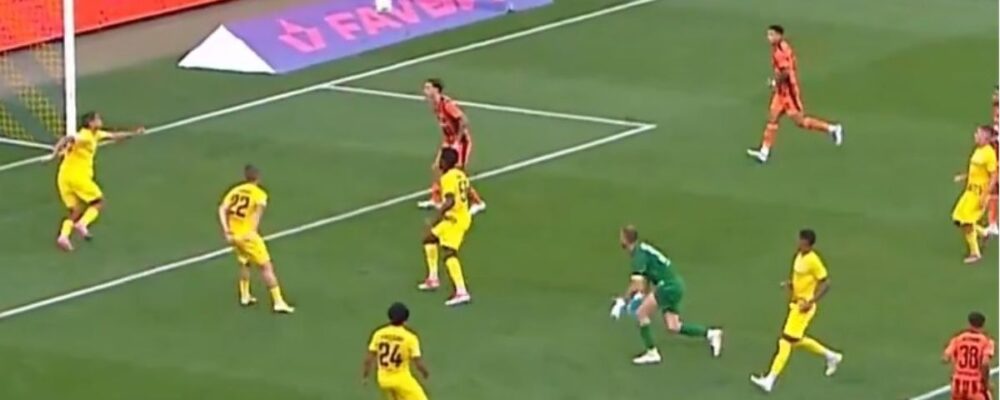 Ex-Atlético dá assistência e faz golaço por cobertura na Europa