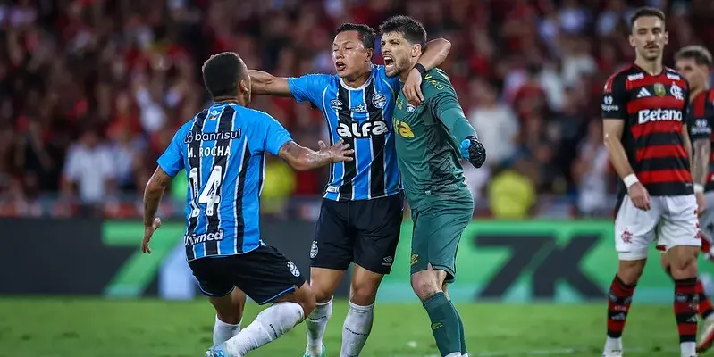 Seleção FI da 22ª rodada do Brasileirão tem quarteto sensação e goleiro-artilheiro