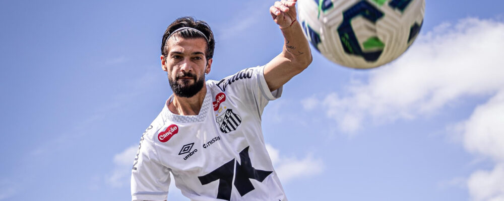 Santos anuncia contratação de Lautaro Díaz, ex-atacante do Cruzeiro