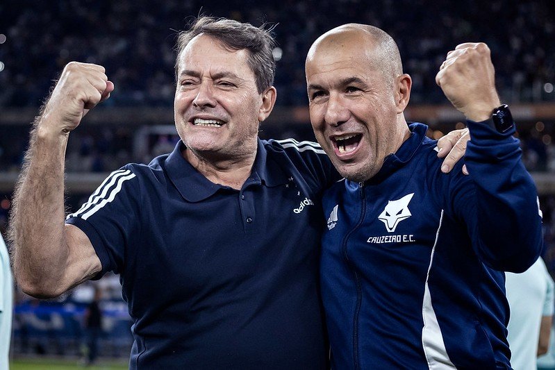 Pedrinho e Leonardo Jardim (foto: Gustavo Aleixo/Cruzeiro)