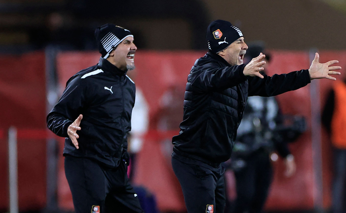 Pablo Fernández (preparador físico, à esquerda) ao lado de Jorge Sampaoli (treinador, à direita) no Rennes, da França; dupla trabalhará no Atlético - (foto: Valery Hache/AFP)