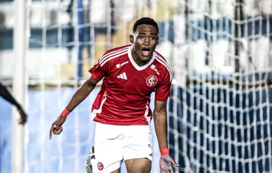 Entre base e profissional, Raykkonen se destaca no Internacional Sub-17