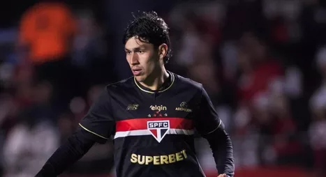 Ferraresi brilha no São Paulo e lidera desarmes no Brasileirão